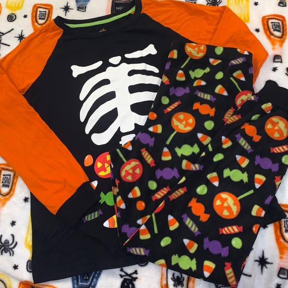 Halloween Matching Family Set Pajamas (3 sets) Skeleton & Candy Glow in the Dark - Picture 1 of 7